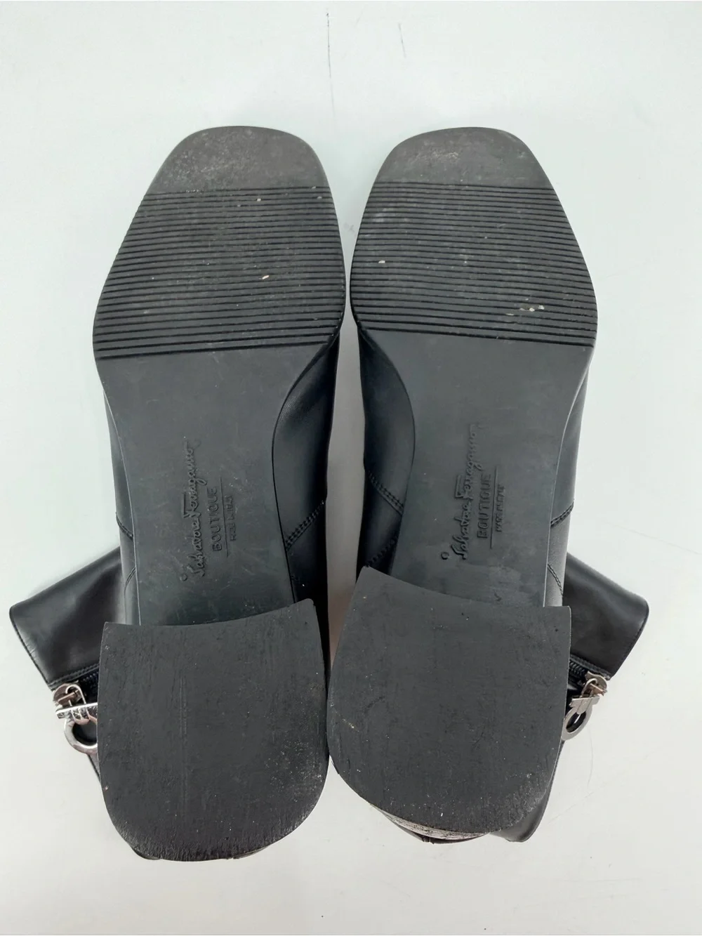 Vintage Y2K Salvatore Ferragamo Black Leather Zip Ankle Boots 8 Quiet Luxury